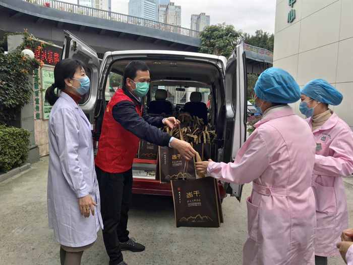 喜報(bào)：福州尚干餐飲公司榮獲第六屆“誠信先進(jìn)單位”、公司董事長鄭炳春榮獲“誠信工作先進(jìn)個(gè)人”